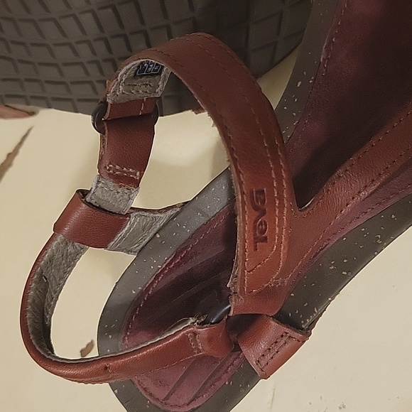 Teva womens brown sandals in size 10. Worn a couple of times. Like new - Picture 3 of 4